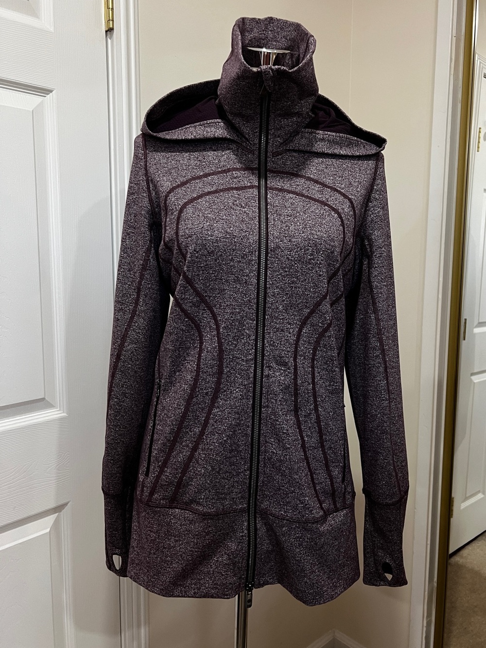 Lululemon Stride Jacket II Heathered Black Cherry Size 10 Hooded With Thumbhole